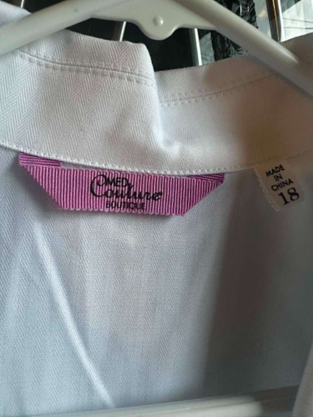 Med Couture White Women's Lab Coat Blazer with Notch Collar - Picture 4 of 4